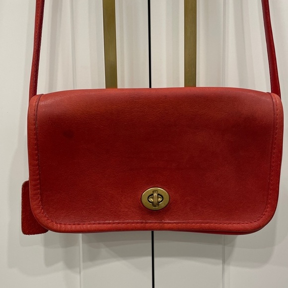 Vintage late 1970’s-Early 1980’s Coach Dinky Leather Bag Made In New York City - Picture 2 of 14